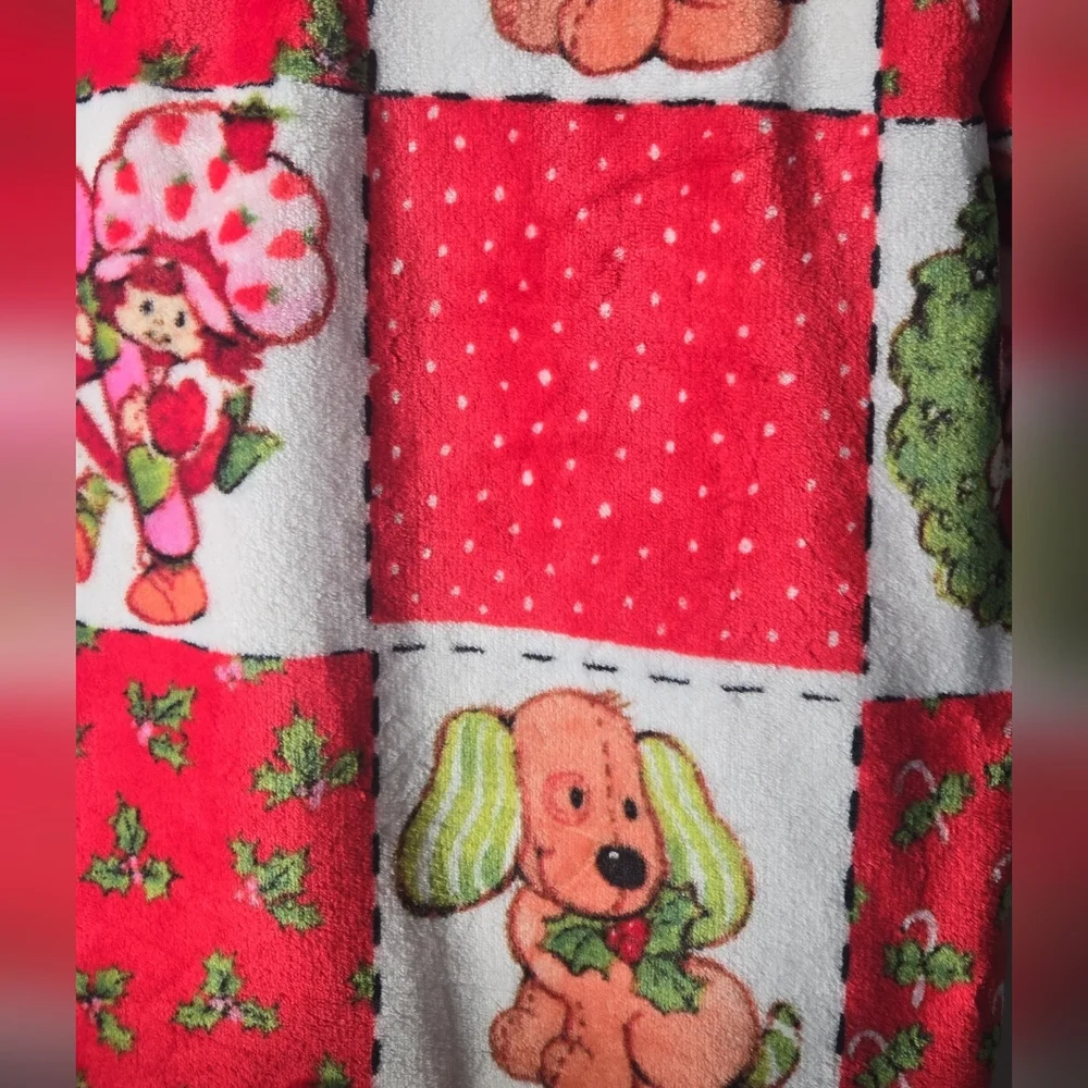 Strawberry Shortcake Plush Christmas Blanket Holly & Dog Custard Vintage Style